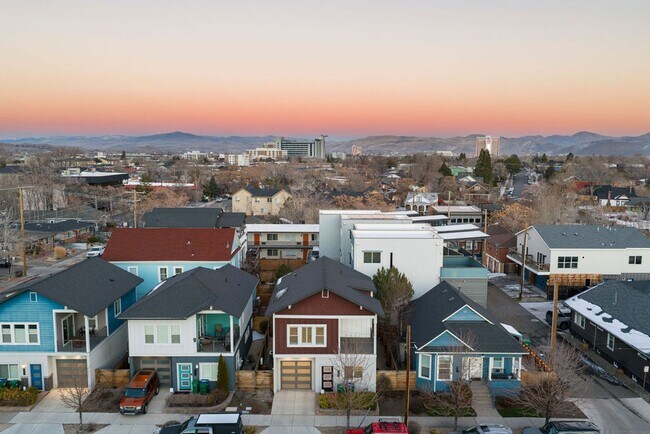 Building Photo - Contemporary Dual Level MidTown Bungalow with Balcony & Garage!