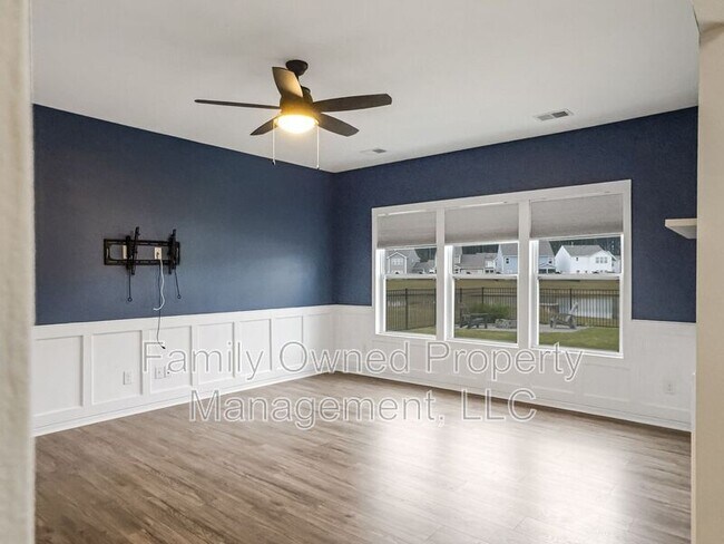 Building Photo - 242 Dunlin Dr