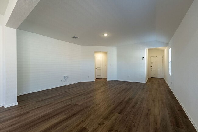 Building Photo - Charming Sunlit 4-Bedroom 2-Bathroom Home!