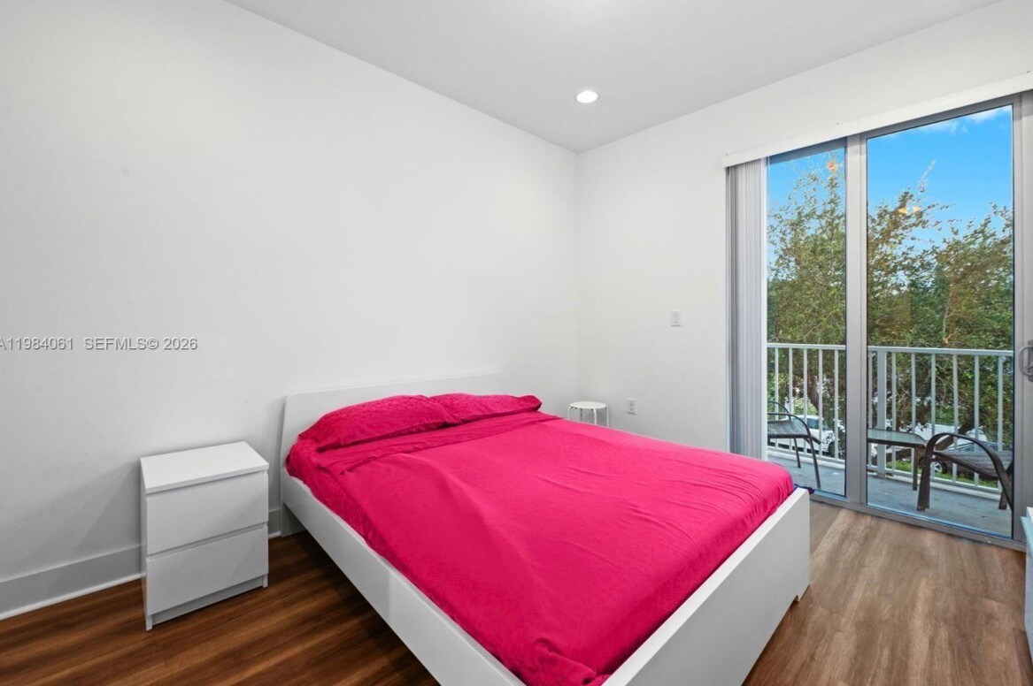 Building Photo - 2641 NE 212th Ter