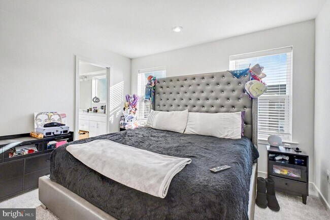 Building Photo - 423 Honeyberry Ln