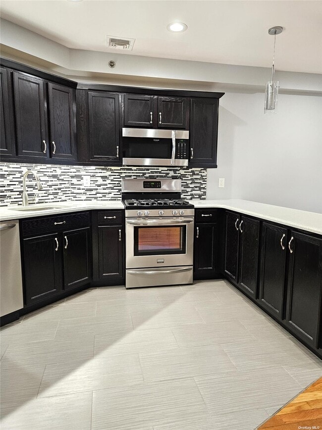 Building Photo - 93 Hempstead Ave