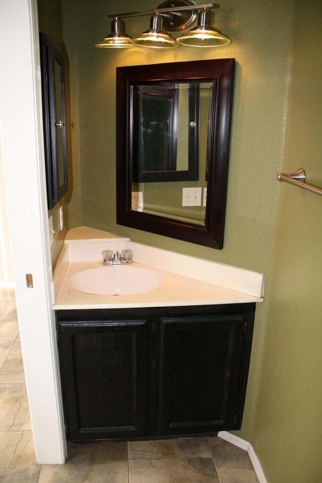 Building Photo - Two Bedroom in Tempe
