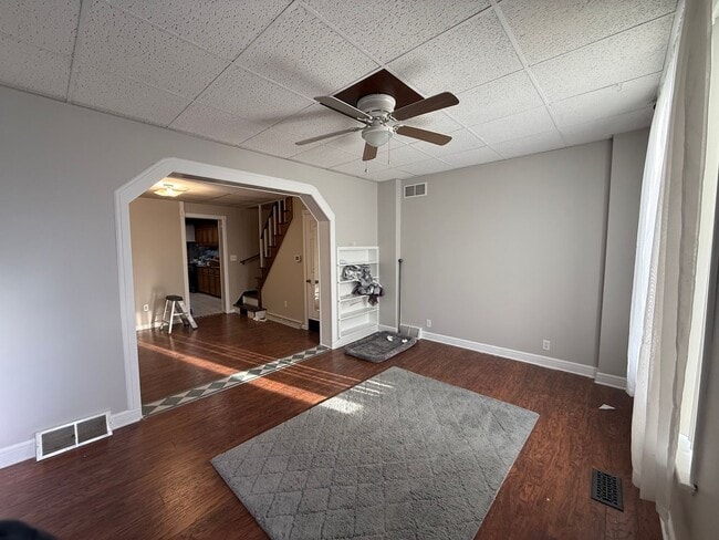 Building Photo - 4 bedroom townhouse for rent in Carlisle (bonus room with private entrance)