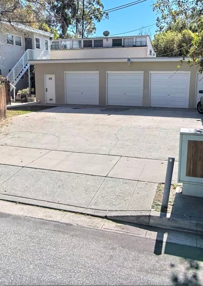 Building Photo - 265 S Church Ln