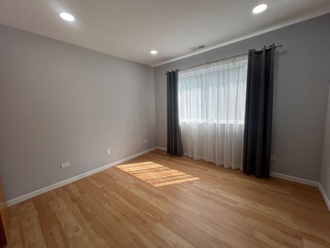 Building Photo - 17542 Gilbert Dr