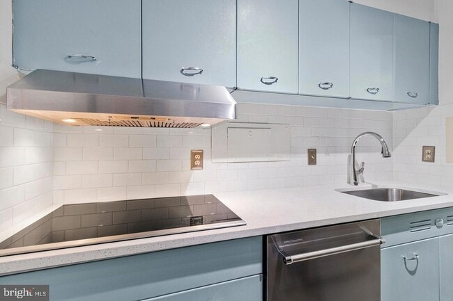 Building Photo - 560 N Street SW Unit UNIT N409