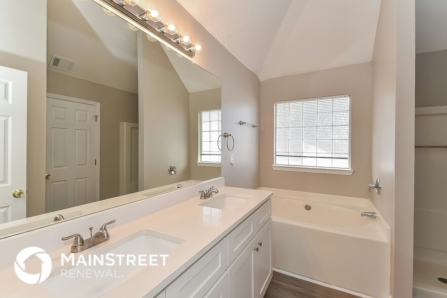 Building Photo - 7949 Mustang Ln