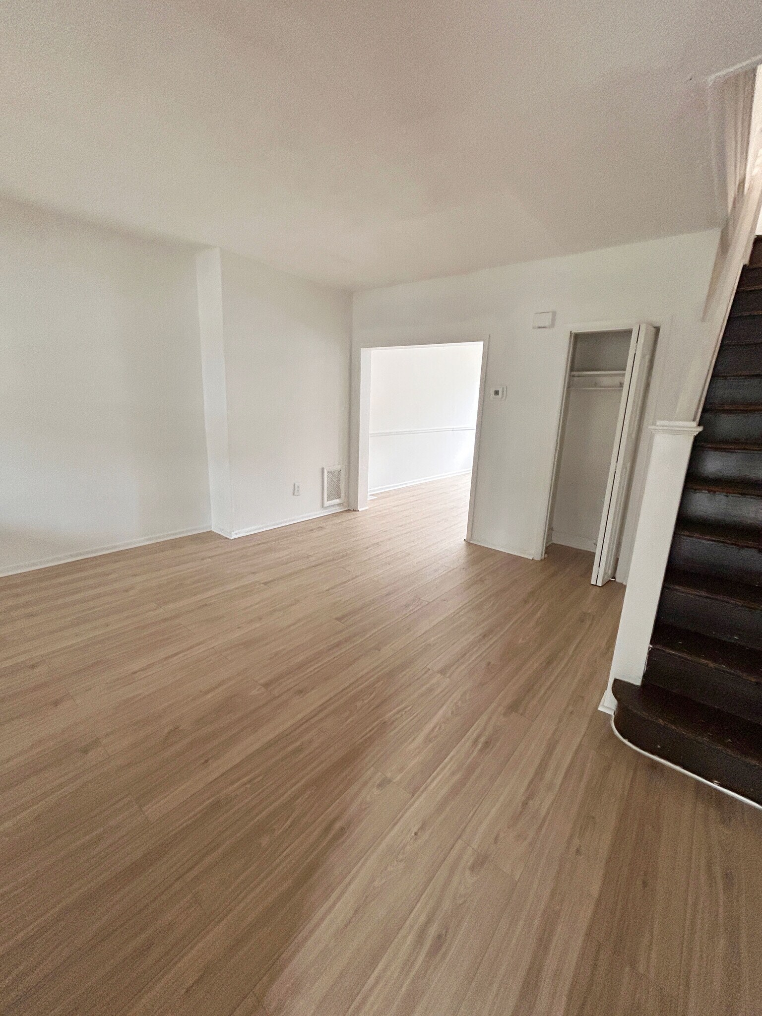 Building Photo - 2524 Bonaffon St