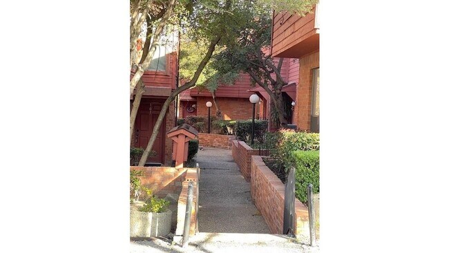Building Photo - 8750 Park Ln