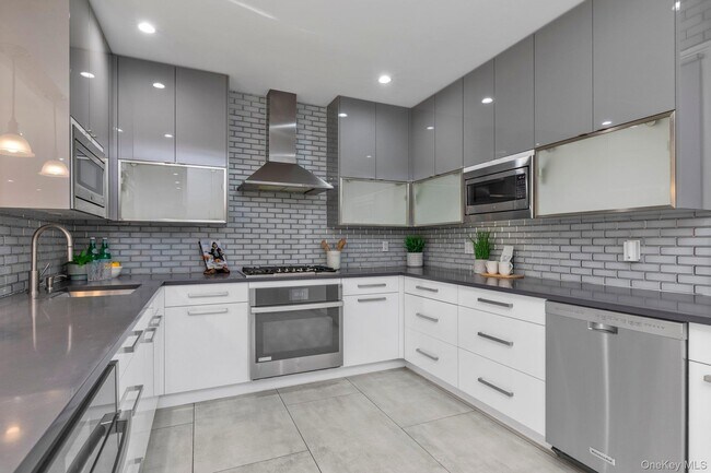 Building Photo - 83-34 116th St