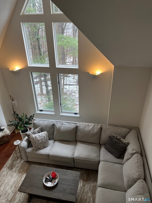 Building Photo - 6 Timberline Dr