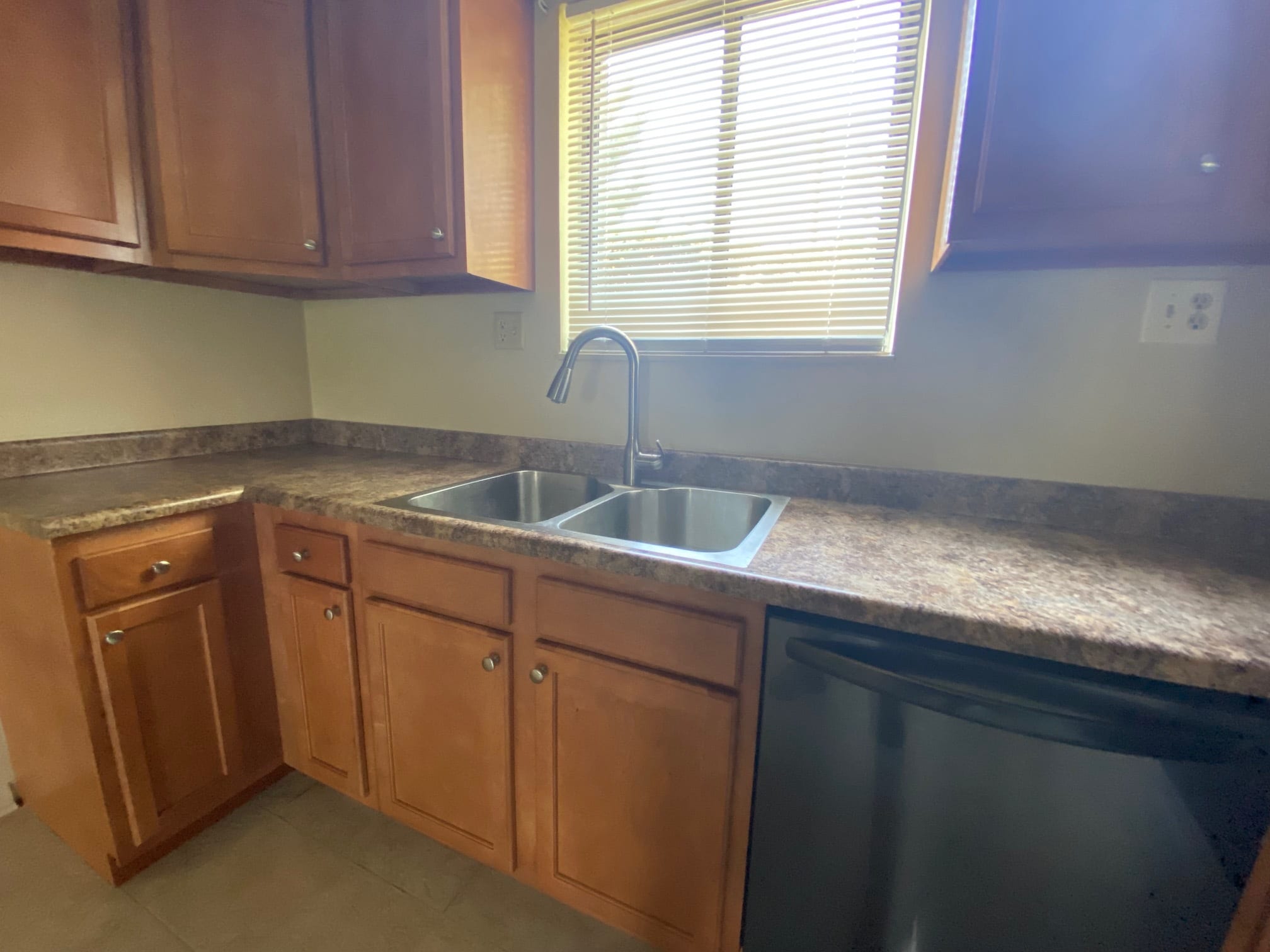 Building Photo - 816 trustway ct