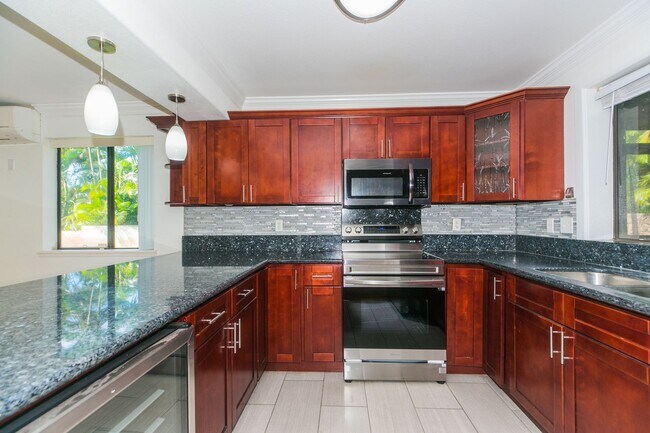 Building Photo - Beautiful 4 bedroom /2.5 bath in Royal Kunia