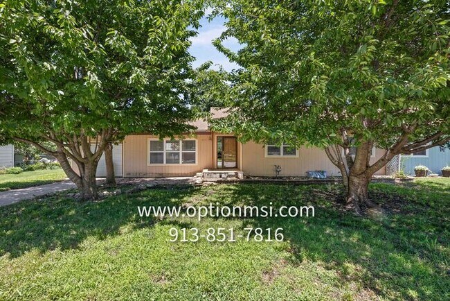 Building Photo - Cimarron Beauty- TRUE 4 bedroom, 2 bath, 1 car garage