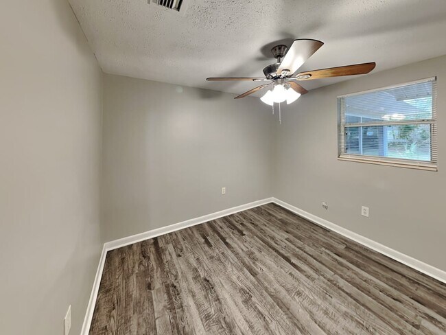 Building Photo - 4807 29th Ave W