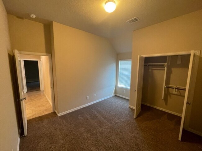 Building Photo - Beautiful 4-Bed Single-Story Home in Desirable Potranco