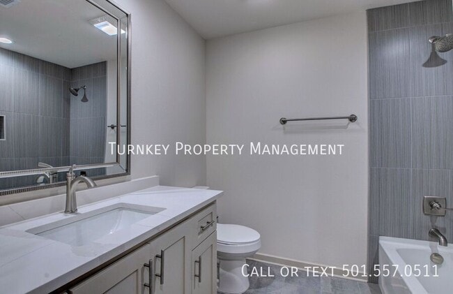 Building Photo - 915 North Street