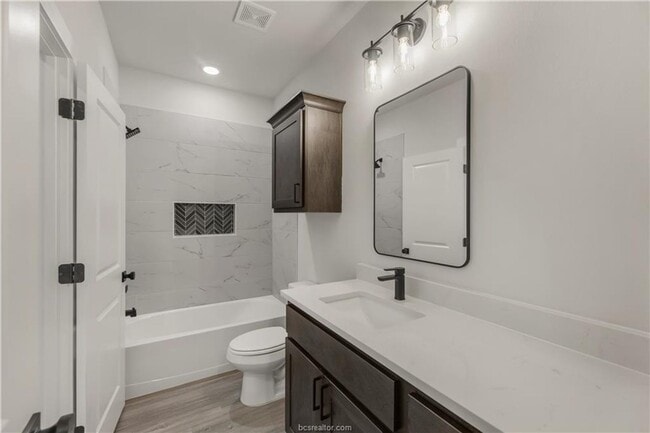 Building Photo - 4 Bed, 4 Bath Brand New Barracks Unit for ...