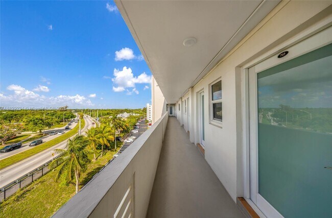 Building Photo - 1175 NE Miami Gardens Dr
