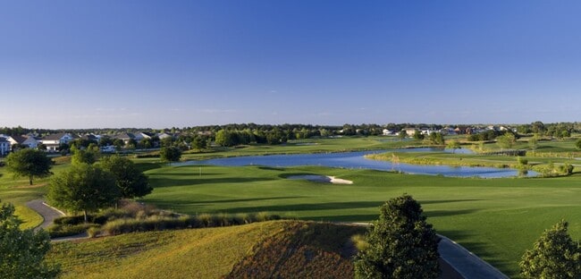 Building Photo - MOVE IN SPECIAL- Beautiful 4/2.5 Townhome ...