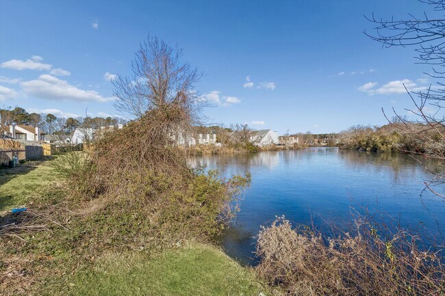 Building Photo - 762 Quesnel Dr