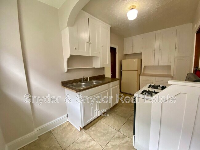 Building Photo - 689 Schiller Ave