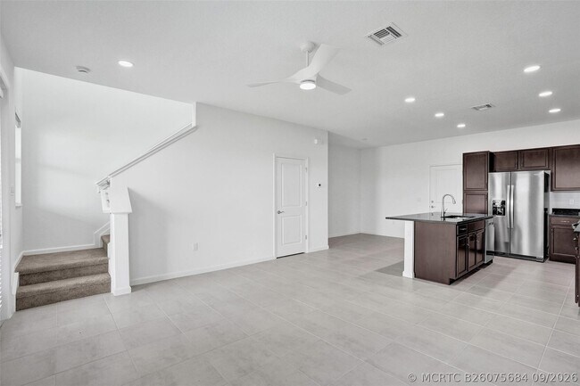 Building Photo - 4676 Longwood Lake Sq