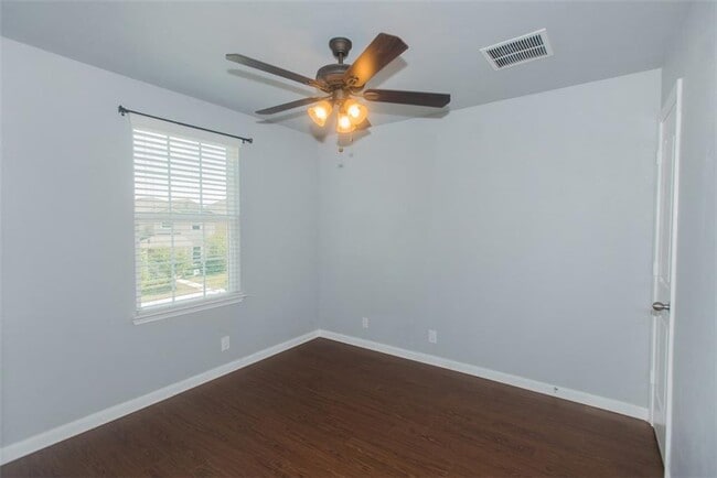 Building Photo - 937 Alamo Plaza Dr