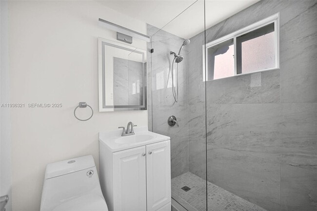 Building Photo - 4730 Pine Tree Dr