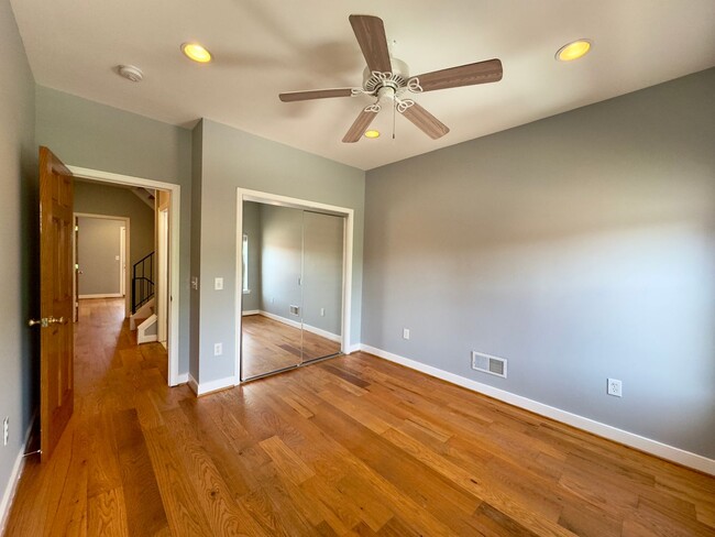 Building Photo - Spacious 3-Bedroom Townhome with Modern Am...