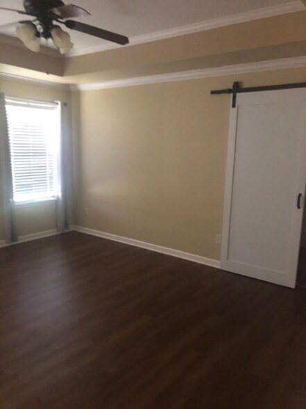 Building Photo - 70 Chateaus Ln