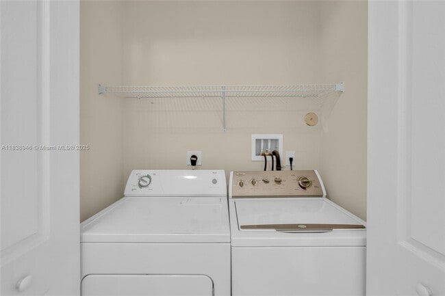 Building Photo - 4088 W Palm Aire Dr