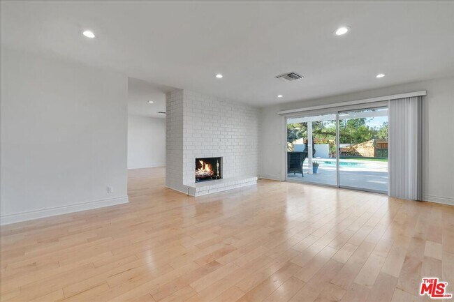 Building Photo - 4862 Adele Ct