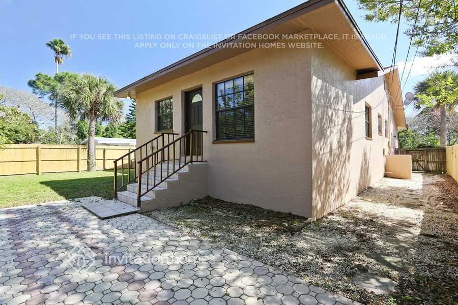 Building Photo - 327 80th Ave NE