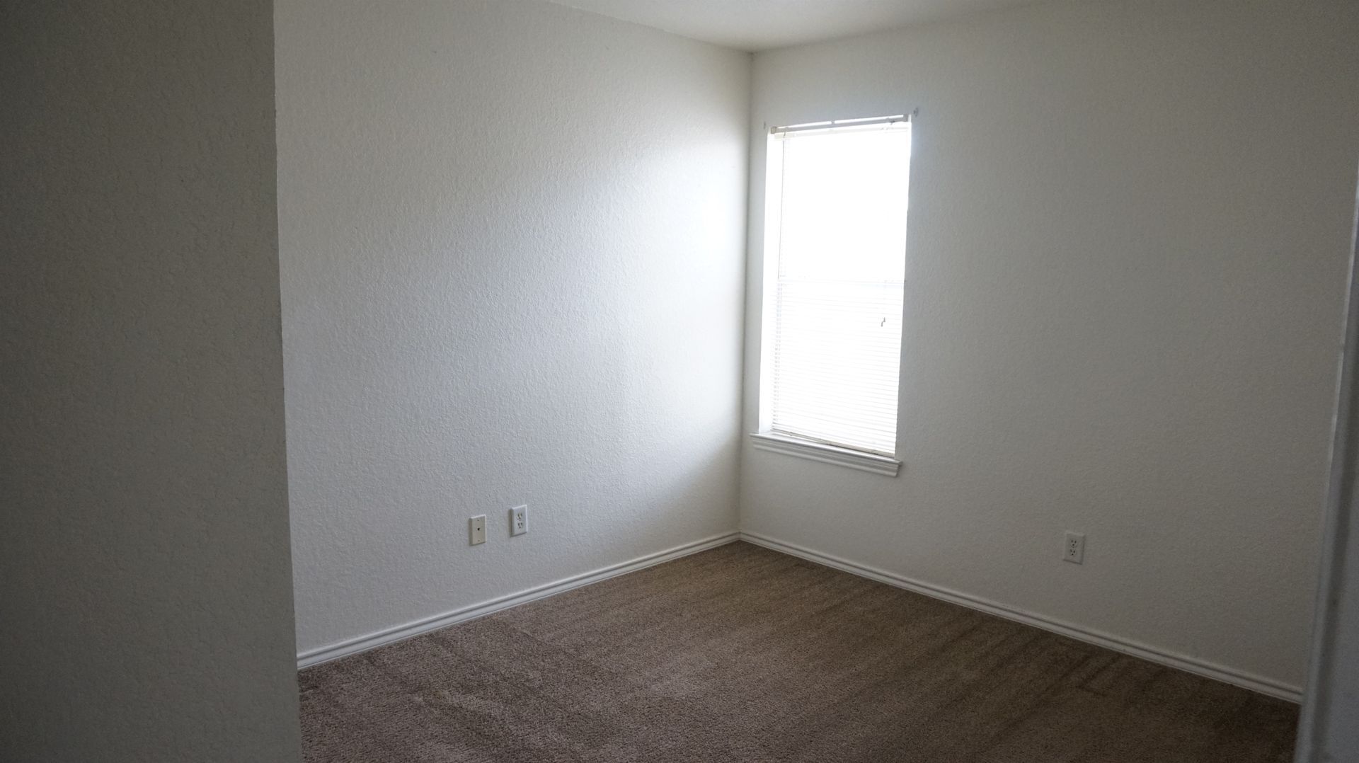 Building Photo - 3301 Hereford Ln