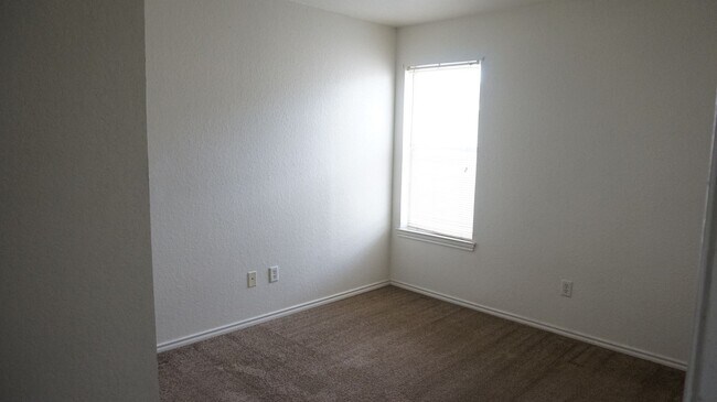 Building Photo - 3301 Hereford Ln