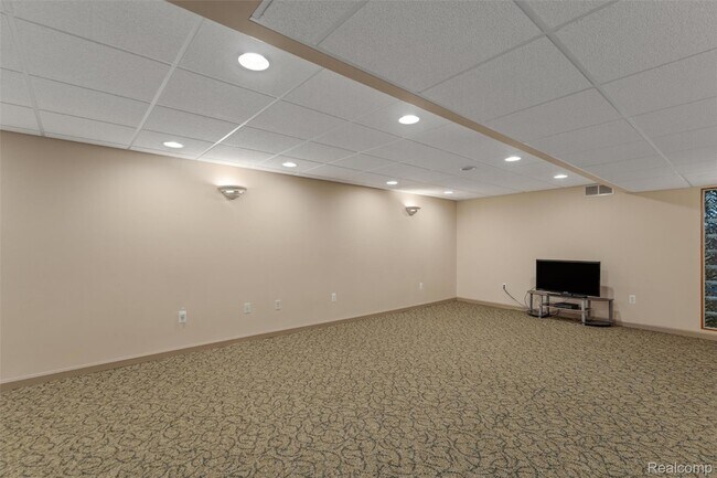 Building Photo - 47105 Liberty Bell Rd E