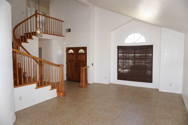 Building Photo - 25955 La Barca Rd