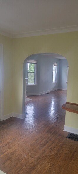 Primary Photo - 423 Meigs St