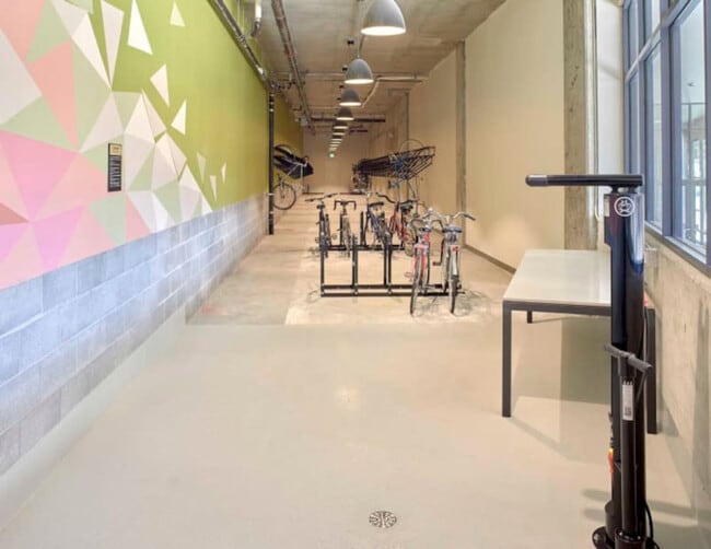 Building Photo - 16450 Redmond Wy