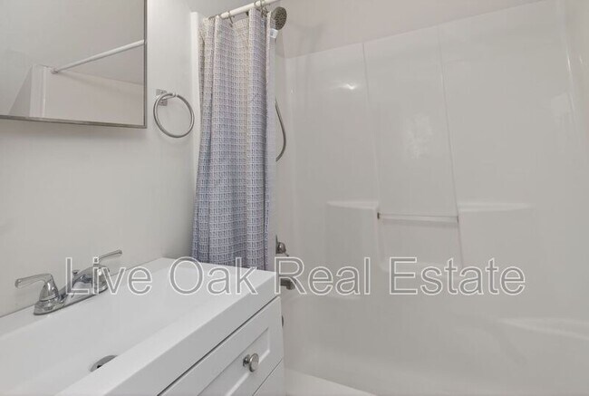 Building Photo - 1604 Parks Ave