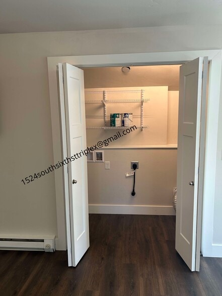 Laundry hookups - 1524 S 6th St W