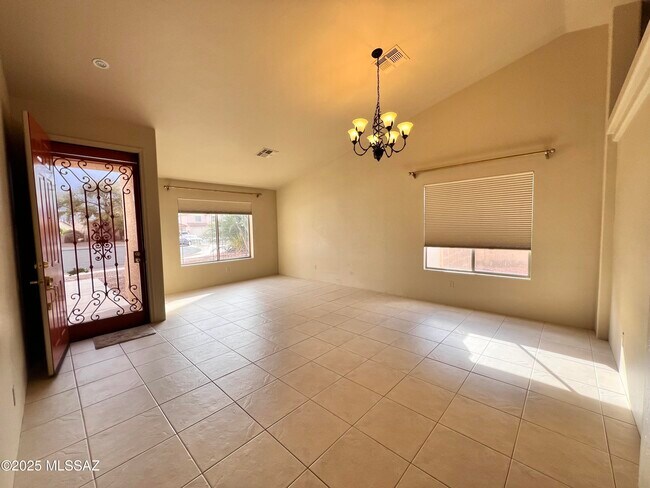Building Photo - 8679 N Ahwatukee Way