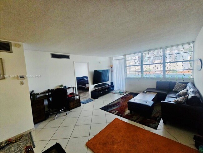 Building Photo - 6770 Indian Creek Dr