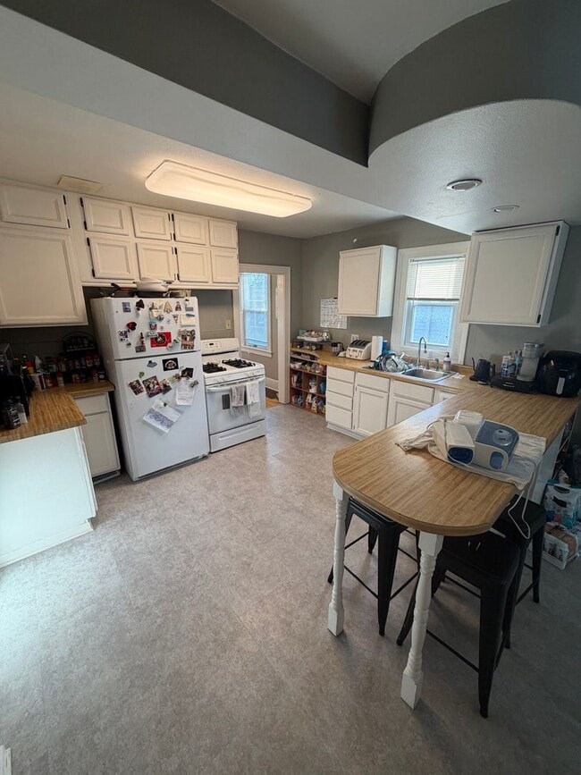 Building Photo - AVAILABLE JUNE - Beautiful 4 Bed 1 Bath Near UMD