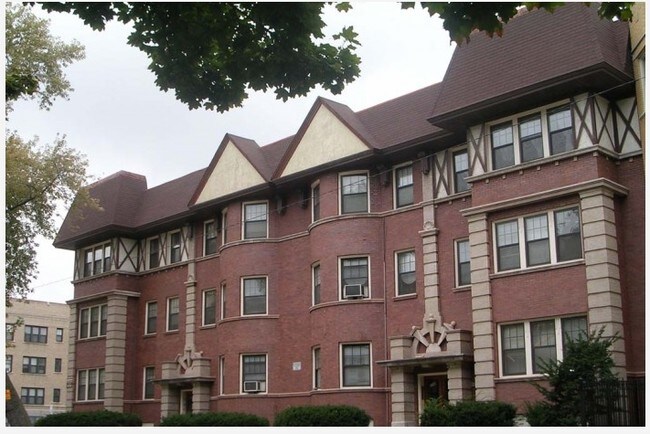 300 N Pine Avenue - 300 N Pine Ave