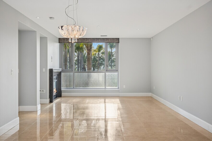 Building Photo - 5047 Scholarship