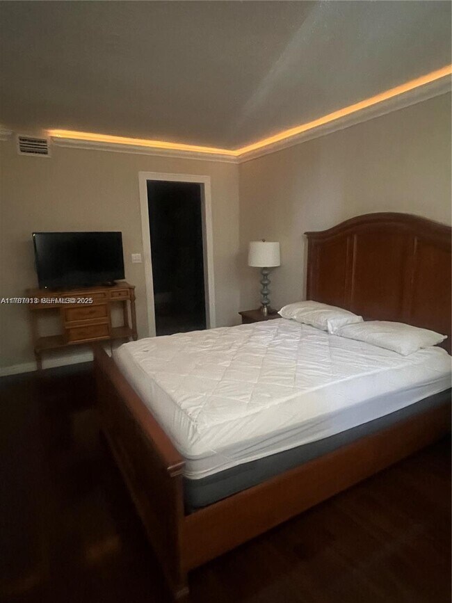 Building Photo - 1825 S Ocean Dr