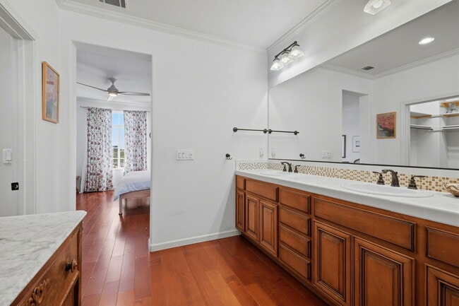 Building Photo - 820 Almar Ave